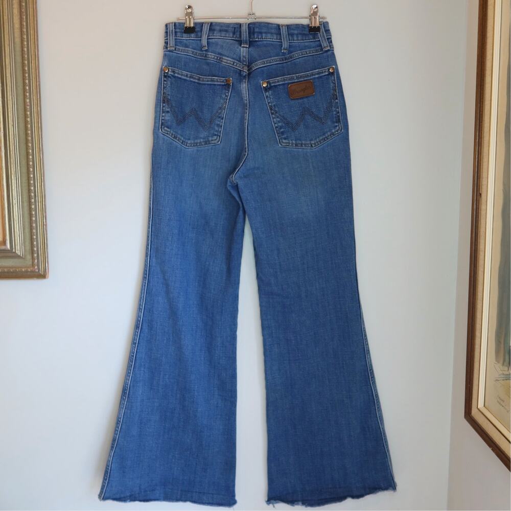 Wrangler High Rise Flare Jeans Raw Hem Medium Wash Western Sz 27 Y2K Flares